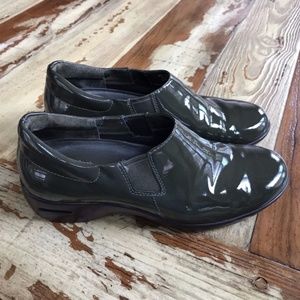 COLE HAAN CLOGS BROWN SIZE 8